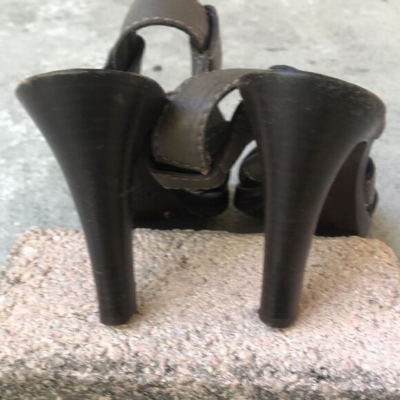 Chloe slip on cris cross sandals - Picture 6 of 11